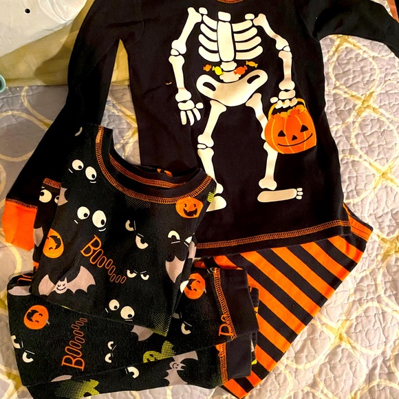 Halloween Pj,s 2sets - Picture 1 of 1
